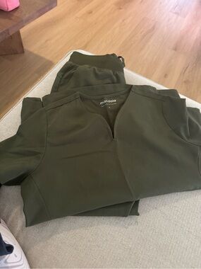 Mandala Women's Olive Green Track Pants & Joggers Set